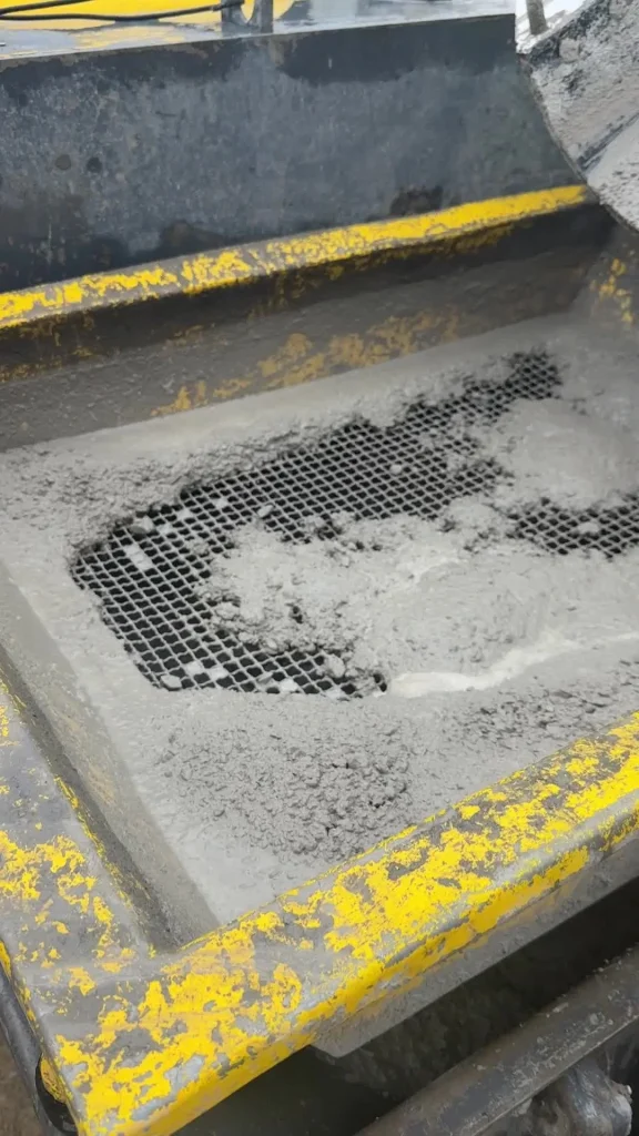 Vaso de piscina con armadura y hormigón proyectado